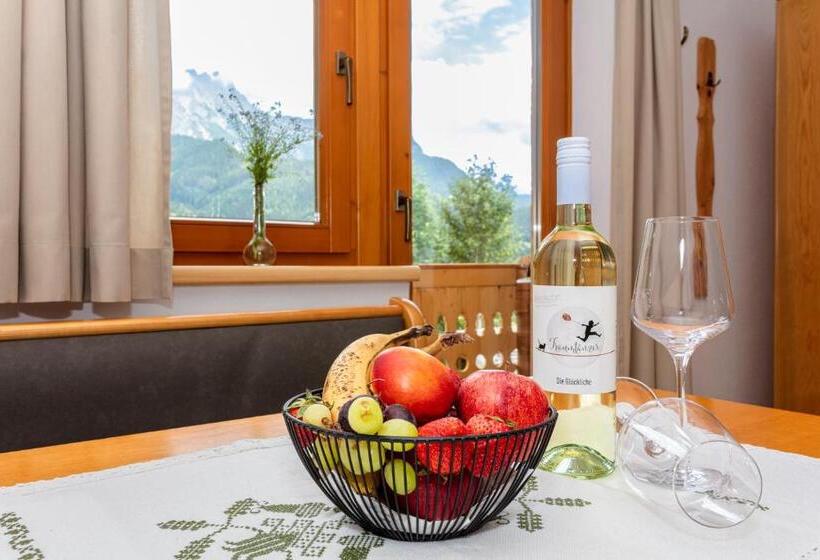 스탠다드 스튜디오, Der Pfindlhof