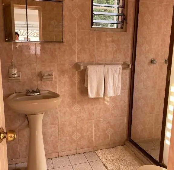 バス共有のスタンダードルーム, Hostal Casa Blanca