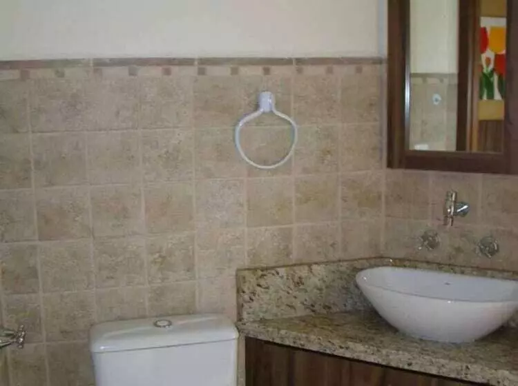 スイート, Pousada George S Village