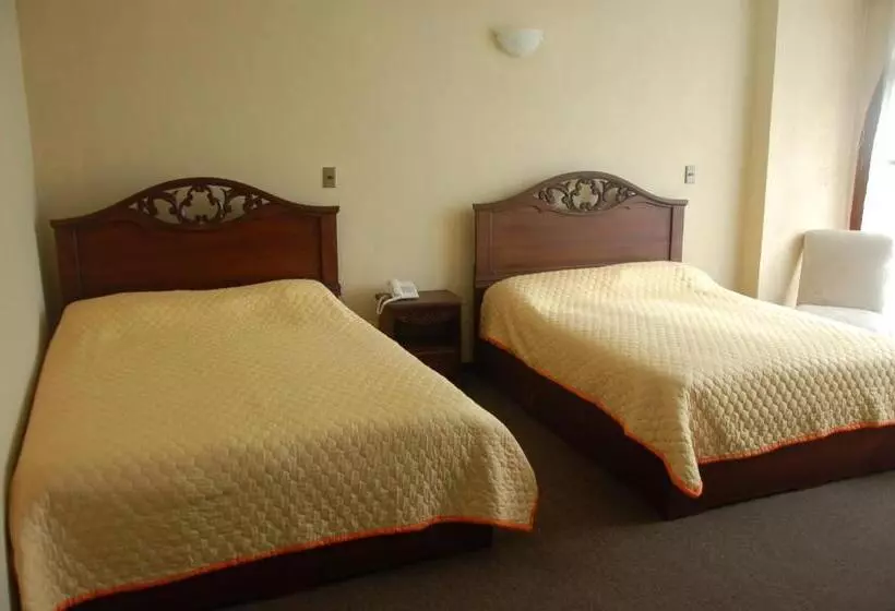 اتاق استاندارد سه نفره, Hostal Tukos La Casa Real