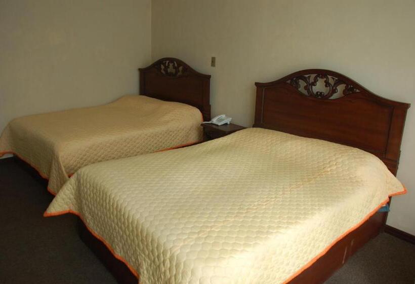 اتاق استاندارد سه نفره, Hostal Tukos La Casa Real