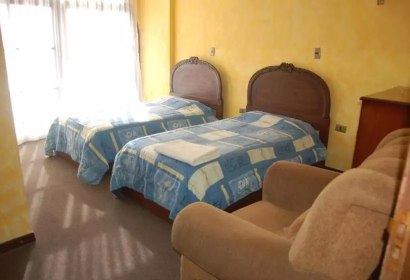 اتاق استاندارد سه نفره, Hostal Tukos La Casa Real