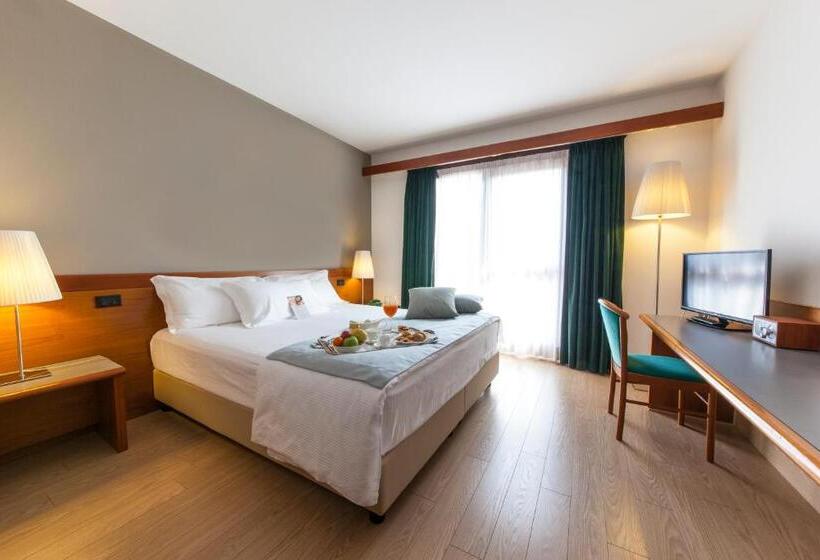 חדר סטנדרט, Ai Gelsi