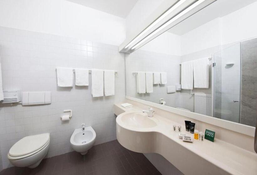 חדר סטנדרט יחיד, Ai Gelsi