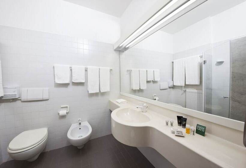 חדר סטנדרט לשלושה, Ai Gelsi