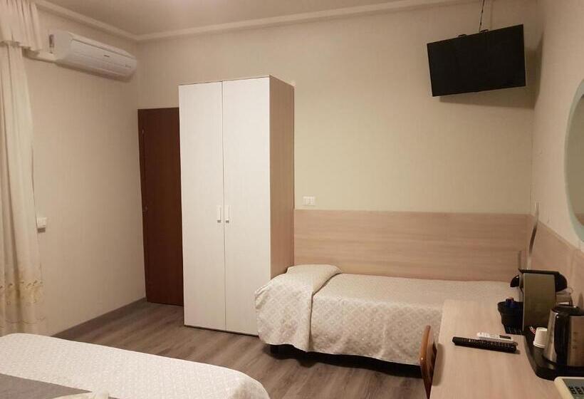 חדר סטנדרט לשלושה, Albergo Paradiso