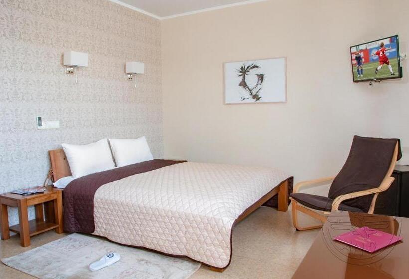 デラックスルーム, Antwo