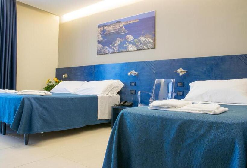 带海景的高档三人间, Belvedere