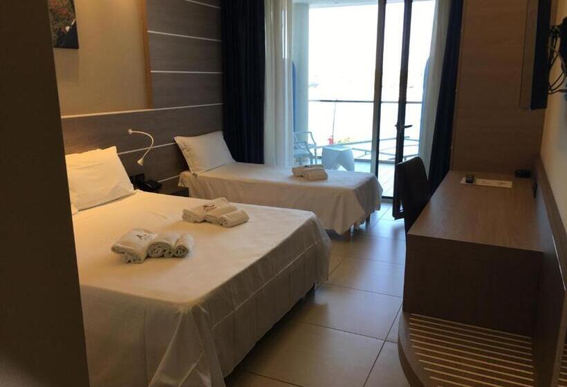 海景豪华三人间, Belvedere