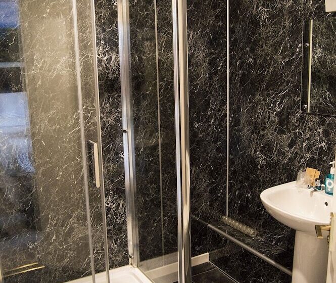 غرفة قياسية, Buccleuch Arms