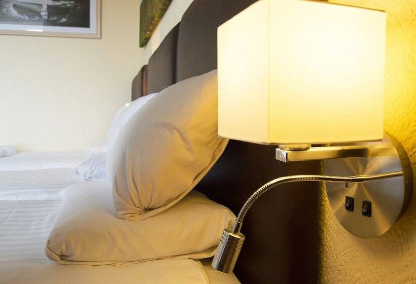 غرفة قياسية رباعية, Buccleuch Arms