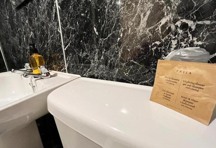 غرفة قياسية, Buccleuch Arms