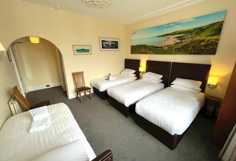 غرفة قياسية رباعية, Buccleuch Arms