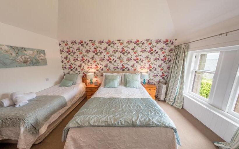 غرفة كلاسيكية, Craigard House