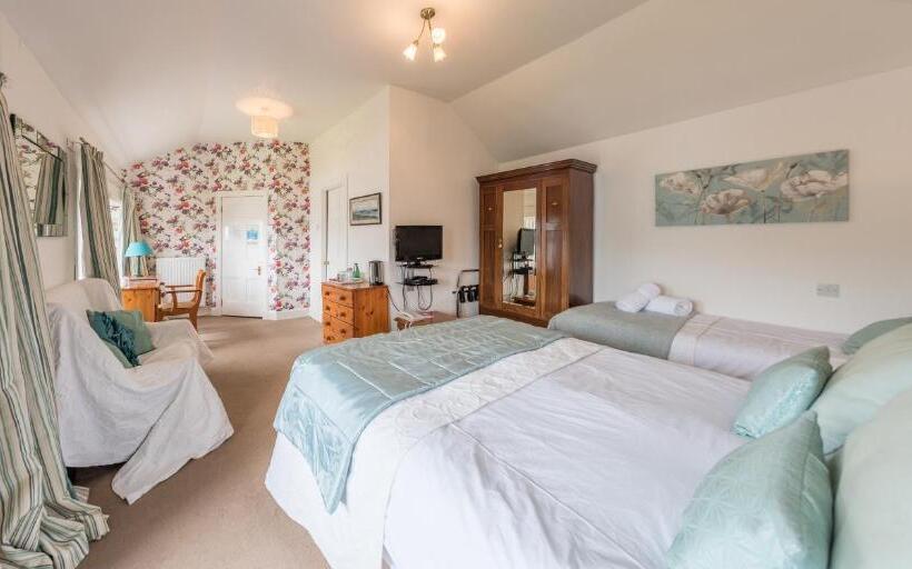 غرفة كلاسيكية, Craigard House