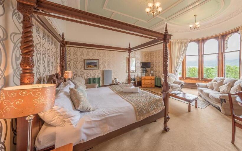 جناح جونيور, Craigard House