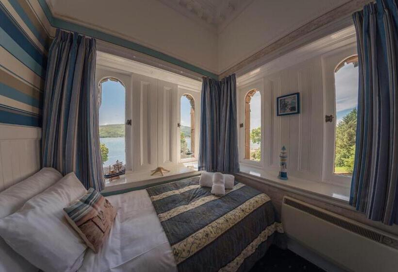 غرفة عائلية, Craigard House