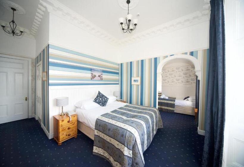 غرفة عائلية, Craigard House