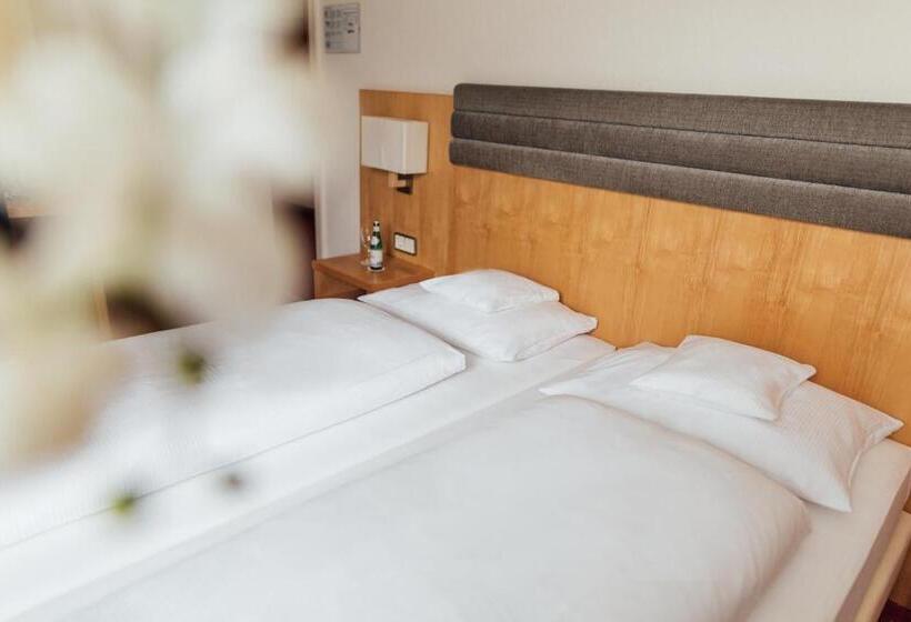 غرفة كلاسيكية, De France Wiesbaden City