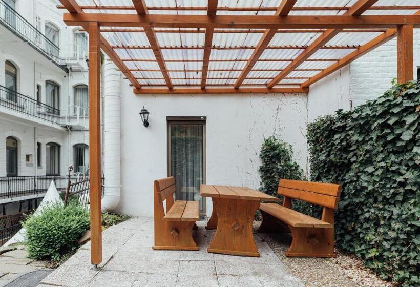 جناح جونيور, De France Wiesbaden City