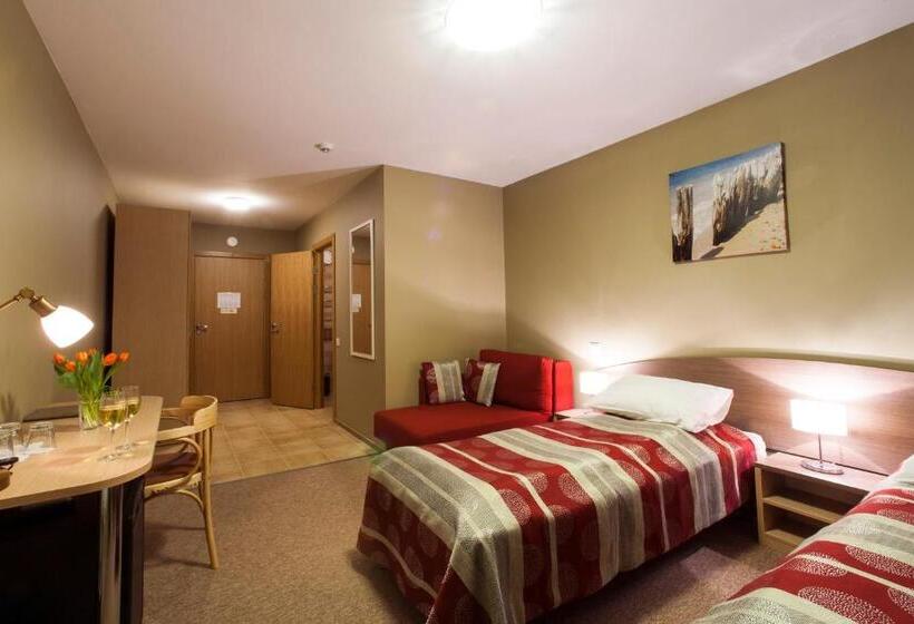 اتاق استاندارد سه نفره, Dzintars