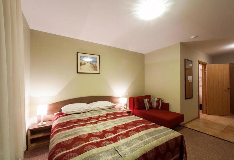 اتاق استاندارد سه نفره, Dzintars