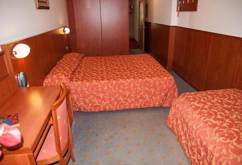 Standard Triple Room with Terrace, Garden