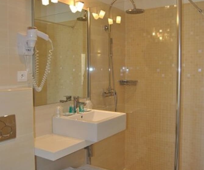 اتاق سوپریور با چشمانداز دریا, Les Roches Blanches