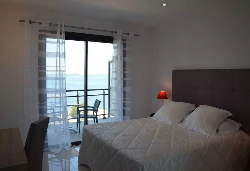 Triple Room Sea View, Les Roches Blanches