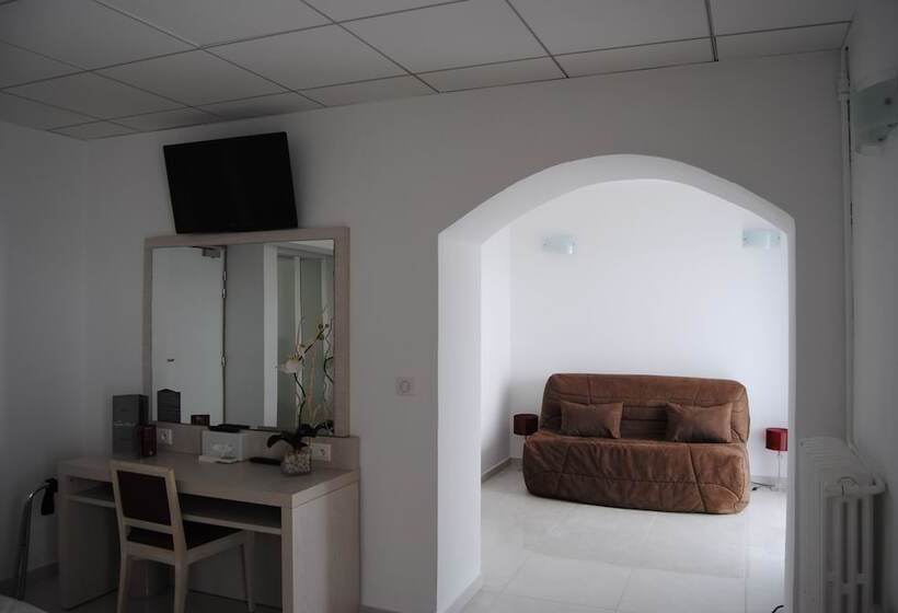 سوییت با چشمانداز دریا, Les Roches Blanches