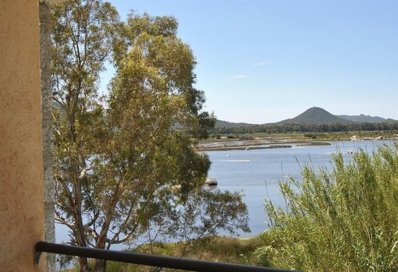 اتاق استاندارد با چشمانداز استخر, Les Roches Blanches