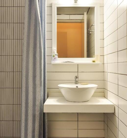 스탠다드 룸, Rea