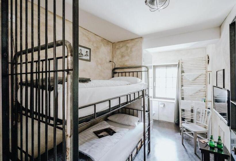 标准间, Road Stop Dortmund