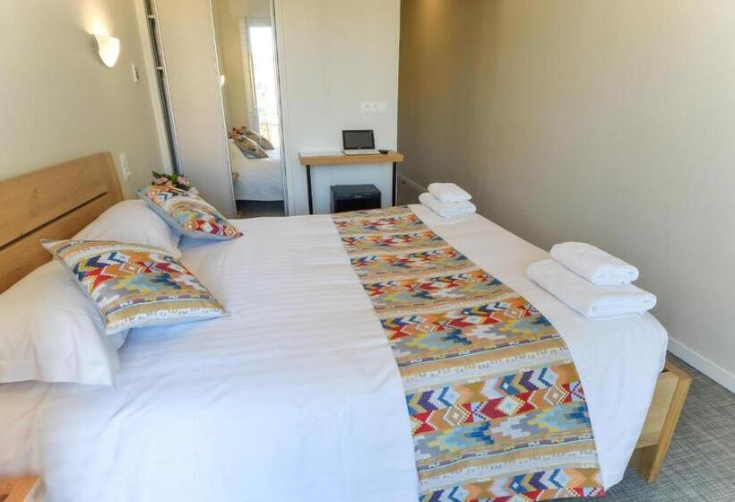 غرفة كلاسكية مع شرفة, Sables D'or