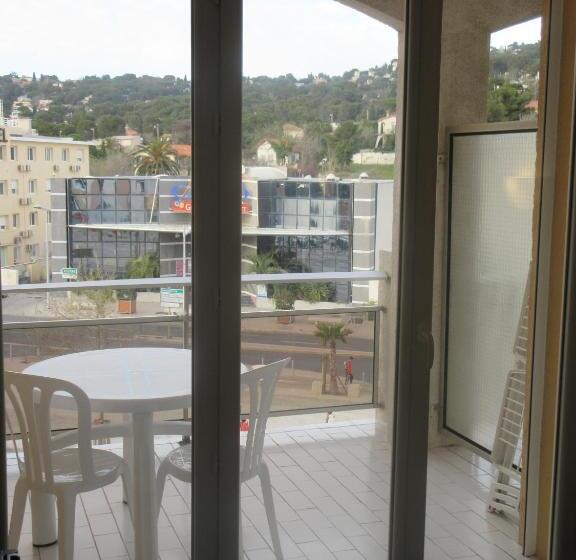 غرفة كلاسكية مع شرفة, Sables D'or