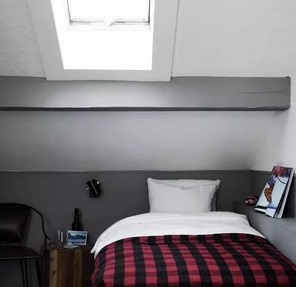 スタンダード４人部屋, Ski Lodge Engelberg
