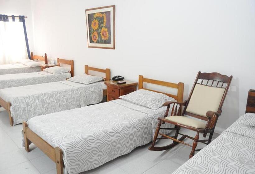 غرفة عائلية, Veleros Cartagena