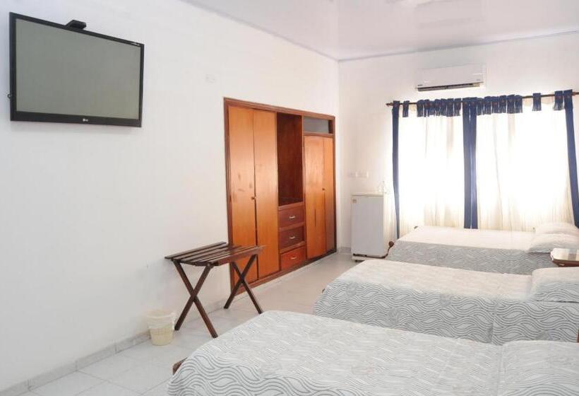 غرفة عائلية, Veleros Cartagena