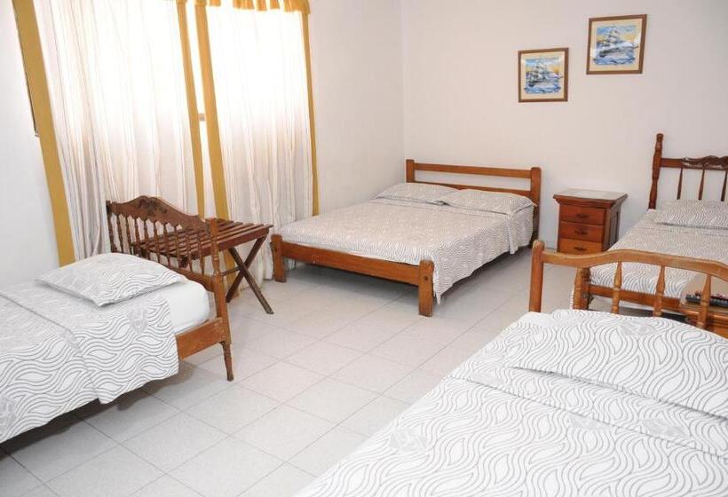 غرفة عائلية, Veleros Cartagena