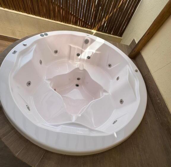 Suite Familiale, Pousada Lua Nova Charmosa   Chalés Com Hidro E Jacuzzi
