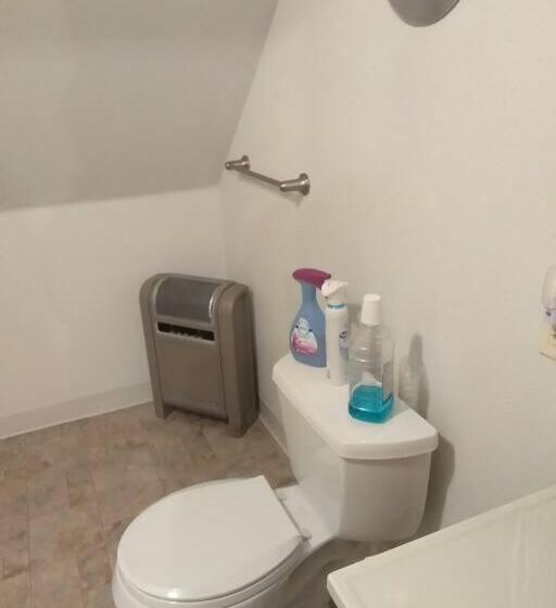 标准工作室, Quiet Upstairs Studio Close To Town 420 Friendly