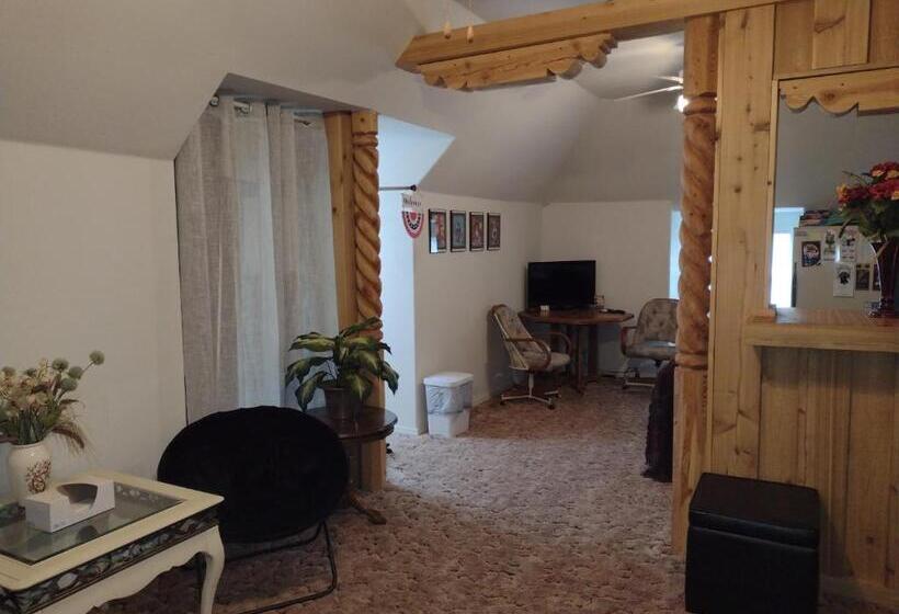 标准工作室, Quiet Upstairs Studio Close To Town 420 Friendly