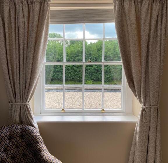 豪华房间, Three Cocks