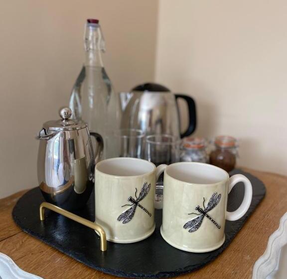 豪华房间, Three Cocks