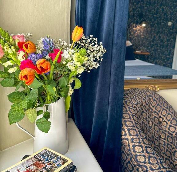 标准间, Three Cocks