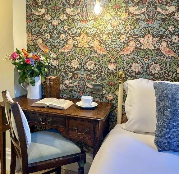 标准间, Three Cocks