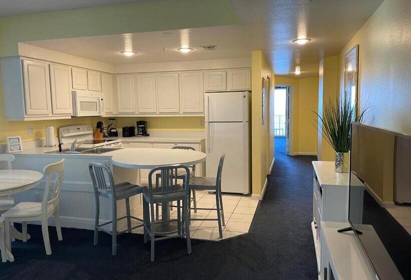 جناح عائلي, Beachfront Bliss At Ocean Walk Resort   Unit 1701