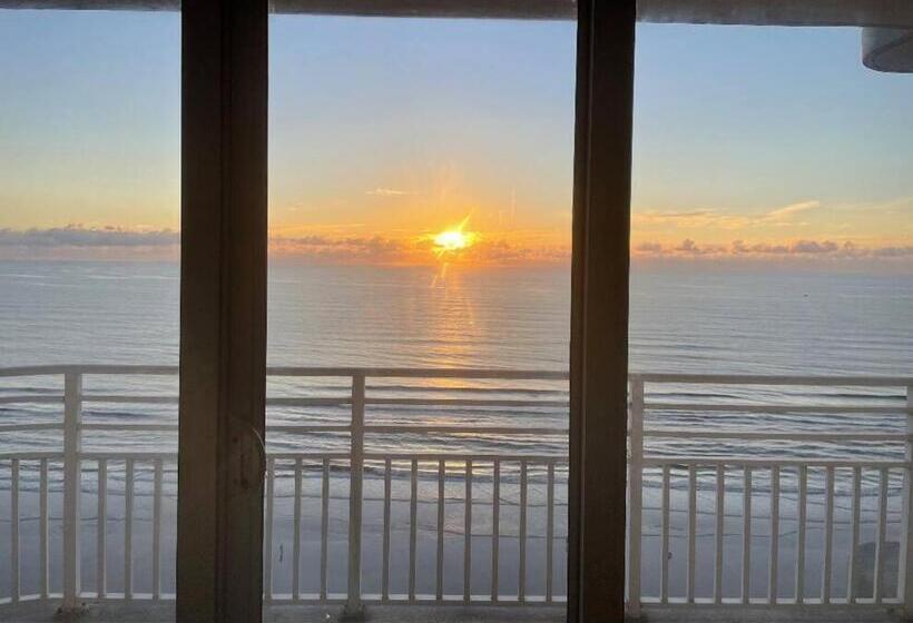 جناح عائلي, Beachfront Bliss At Ocean Walk Resort   Unit 1701