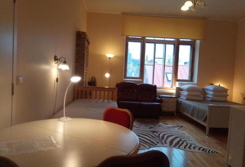 اتاق لوکس, Tähe Maja2