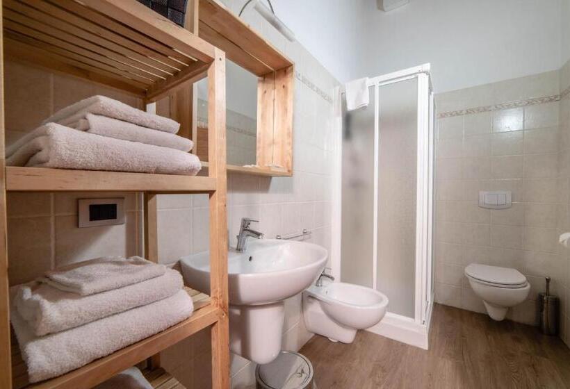 غرفة قياسية ثلاثية, Albergo Punta Zerbion